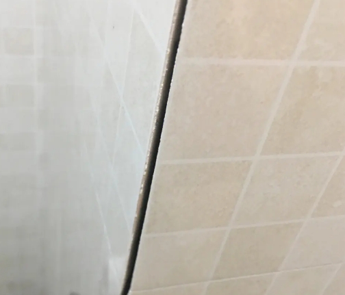 临县瓷砖空鼓维修公司分享阳台瓷砖脱落的修复过程可以分为以下几个步骤