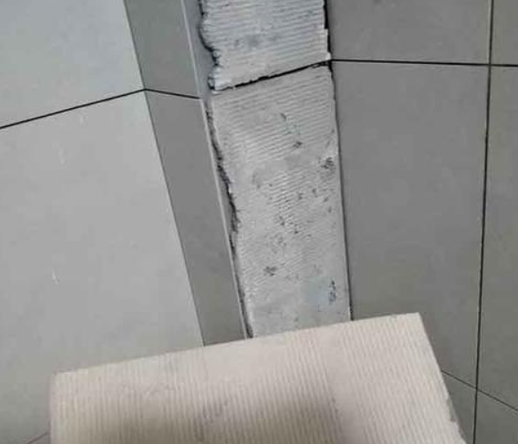 临县瓷砖空鼓维修公司分享下厨房瓷砖脱落的补救措施。